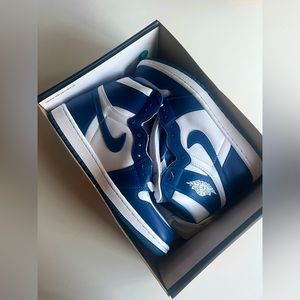 Nike shoes. Men’s size 10. Women’s size 11.5. Navy/ white. Brand new never worn.